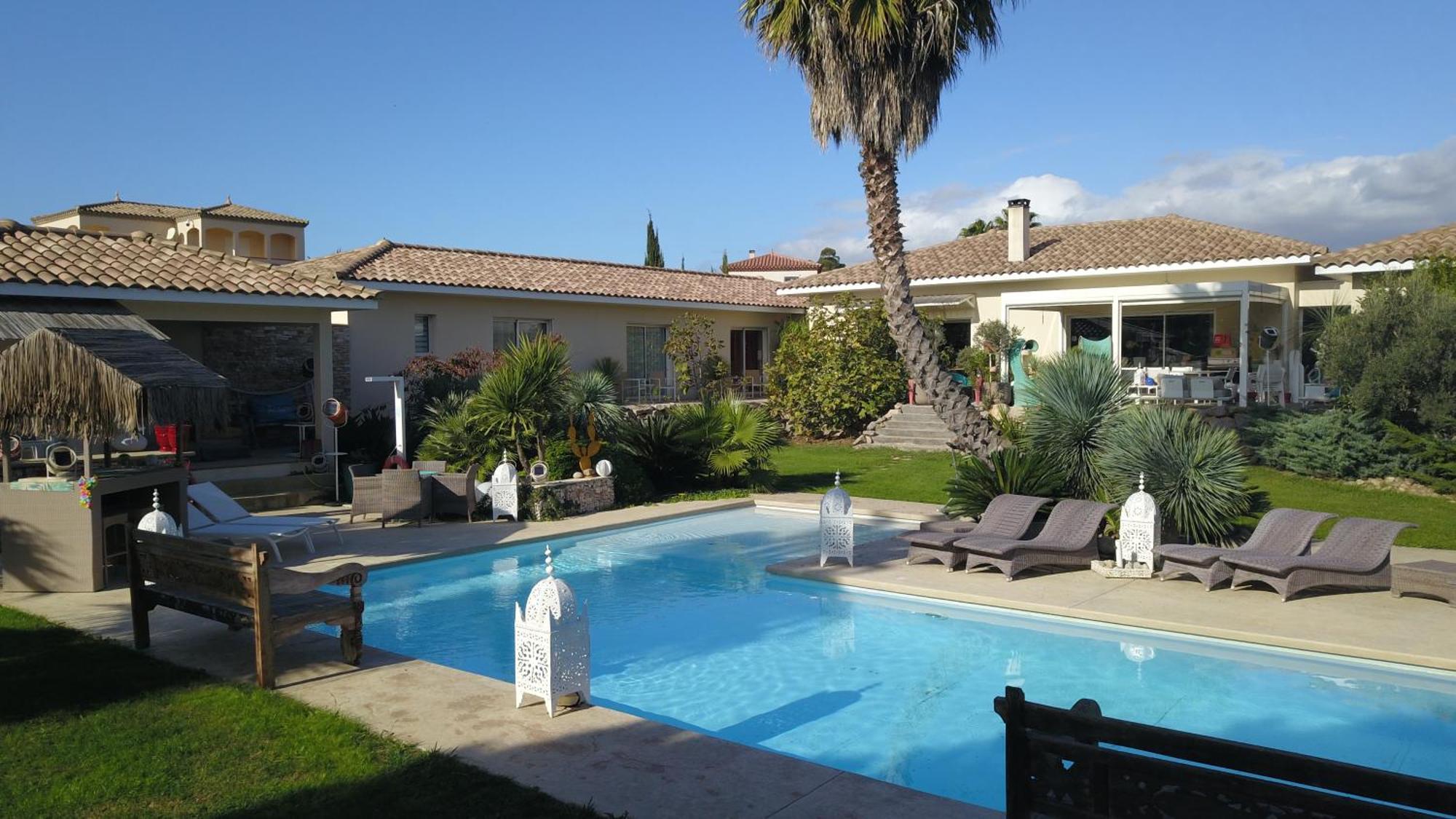 Escapades Lointaines Bed & Breakfast Перпинян Екстериор снимка