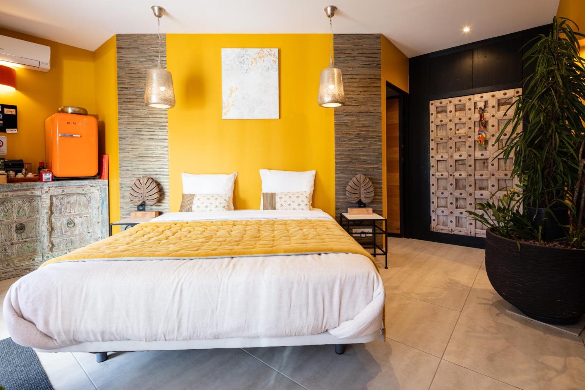 Escapades Lointaines Bed & Breakfast Перпинян Екстериор снимка