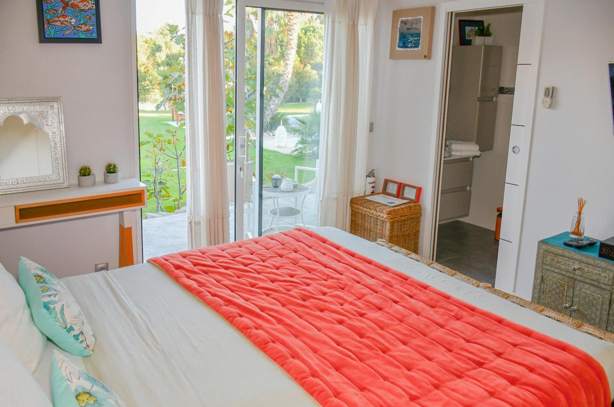 Escapades Lointaines Bed & Breakfast Перпинян Екстериор снимка
