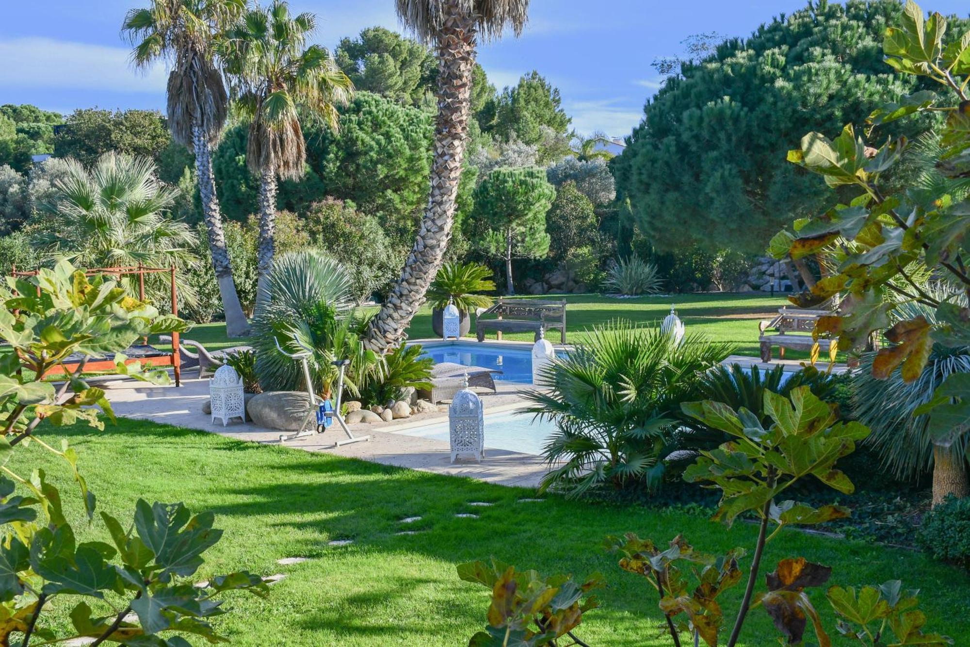 Escapades Lointaines Bed & Breakfast Перпинян Екстериор снимка